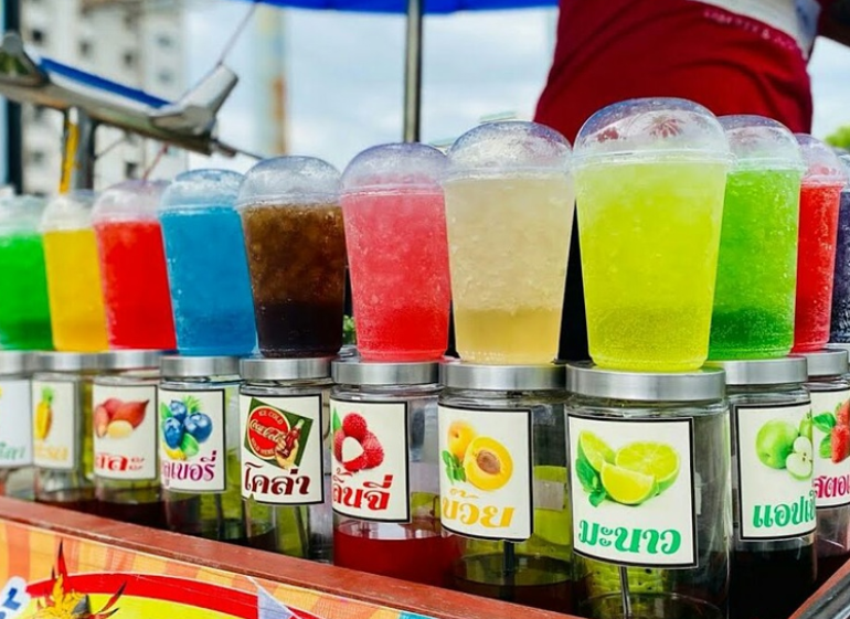 Топ 12 самых популярных напитков от уличных торговцев в Таиланде