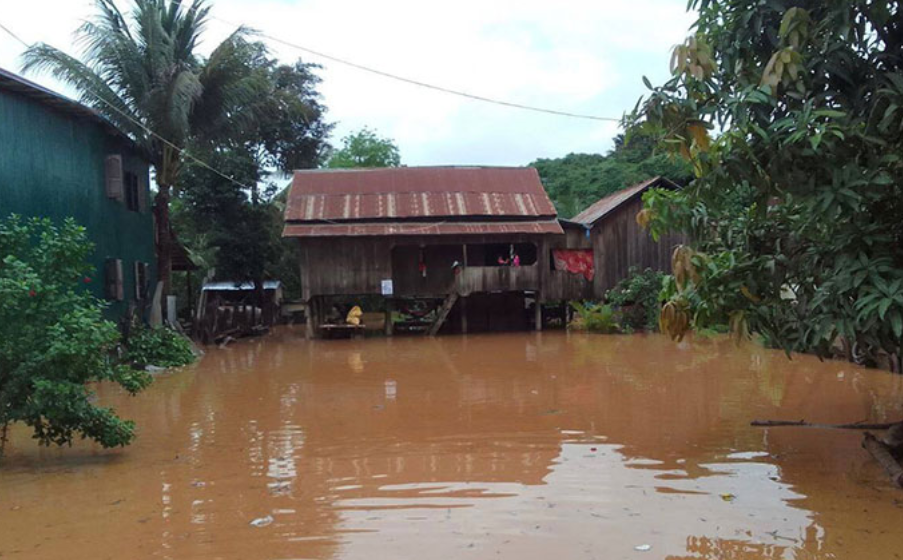 В Камбодже наводнения затронули более 1000 человек и повредили рисовые поля в Стынгтраенге