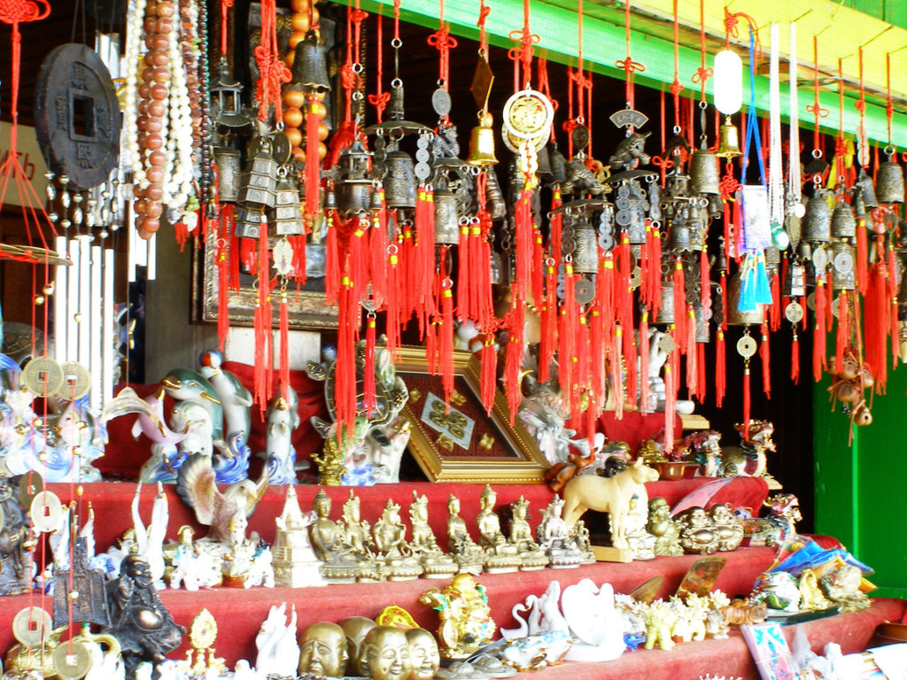 70% тайцев носят буддистские амулеты
