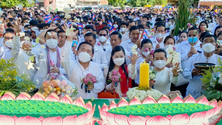 В Камбодже отметили День Висак Бочеа на холме Пном Удонг