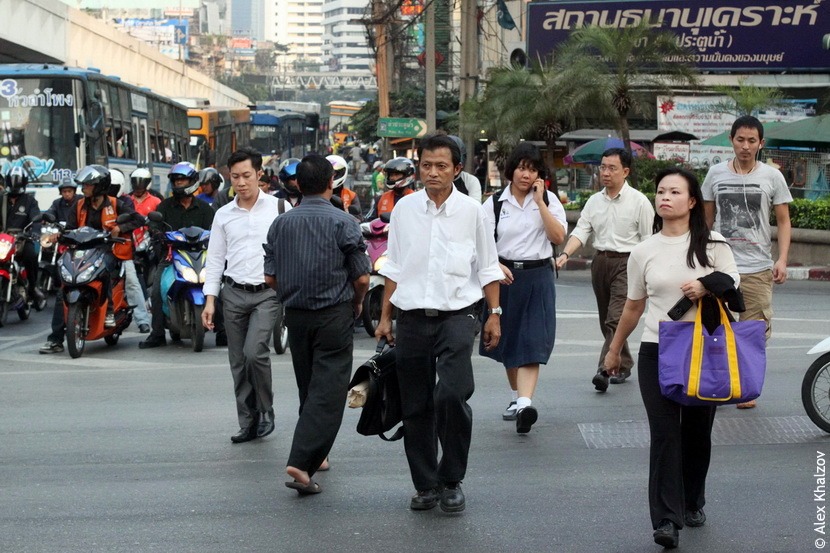 Кабинет министров Таиланда объявил 16, 17 и 18 ноября нерабочими днями для жителей Бангкока