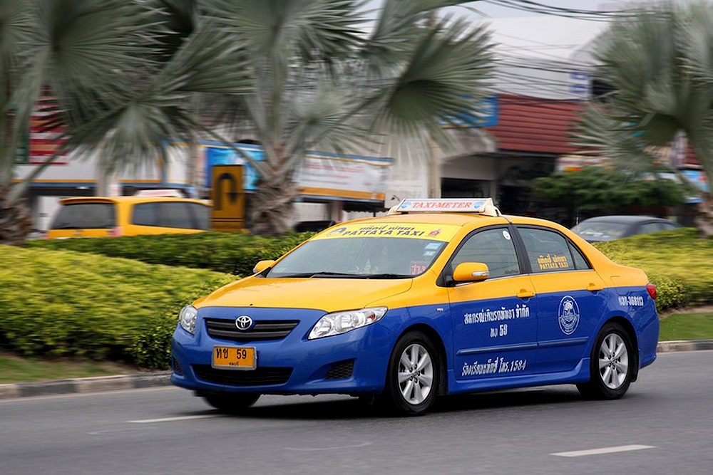 С ноября водители такси  в Таиланде должны будут принимать меры, чтобы их пассажиры не ездили непристегнутыми