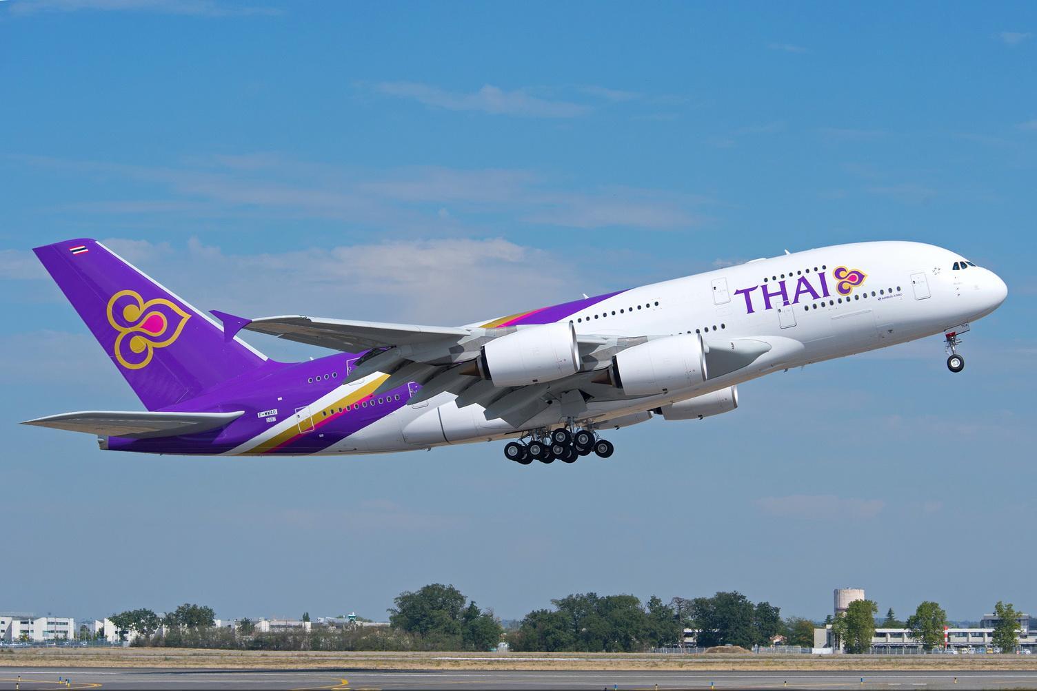Правительство Таиланда распорядилось приостановить большинство местных авиарейсов