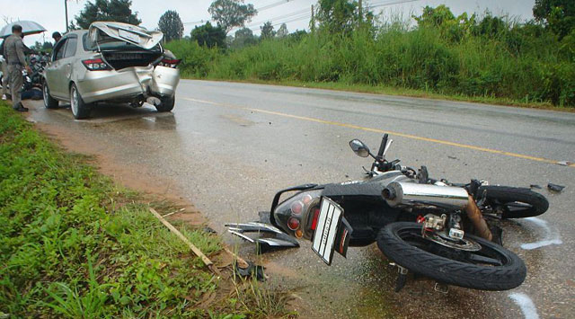 Трое пострадали в аварии автомобиля Хонда и мотоцикла
