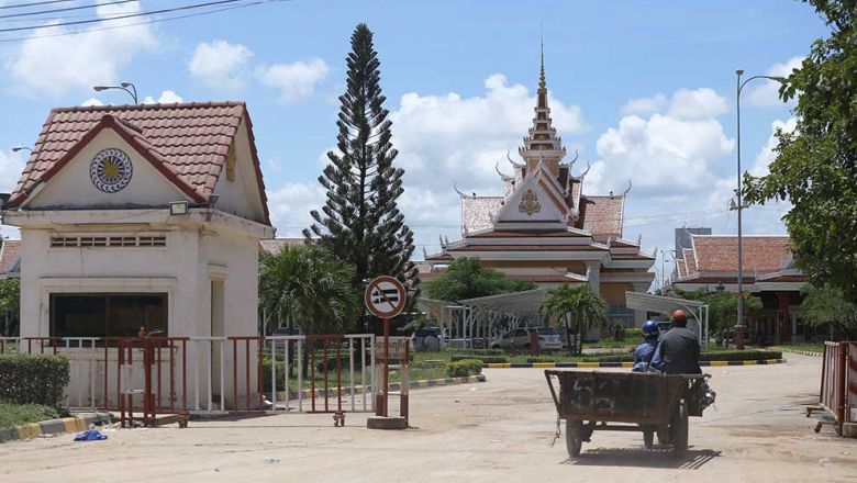 Камбоджа приостановила трансграничные поездки между Камбоджей и Вьетнамом