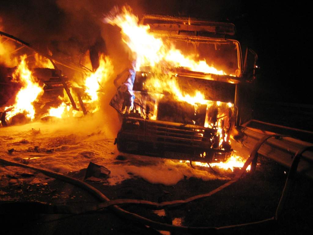 В Саттахипе во время перевозки в грузовике сгорела мебель