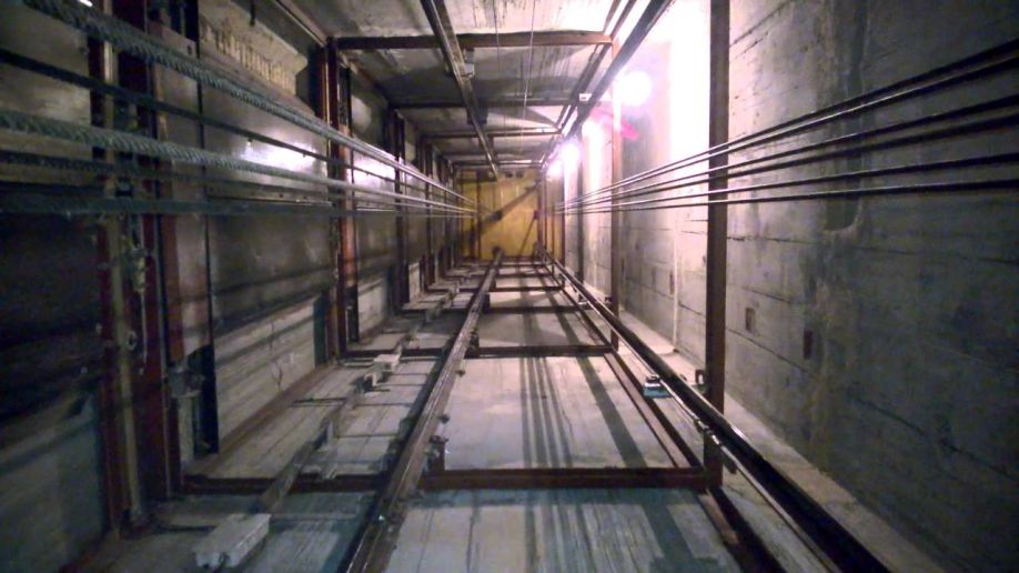 В шахте лифта погиб сотрудник отеля