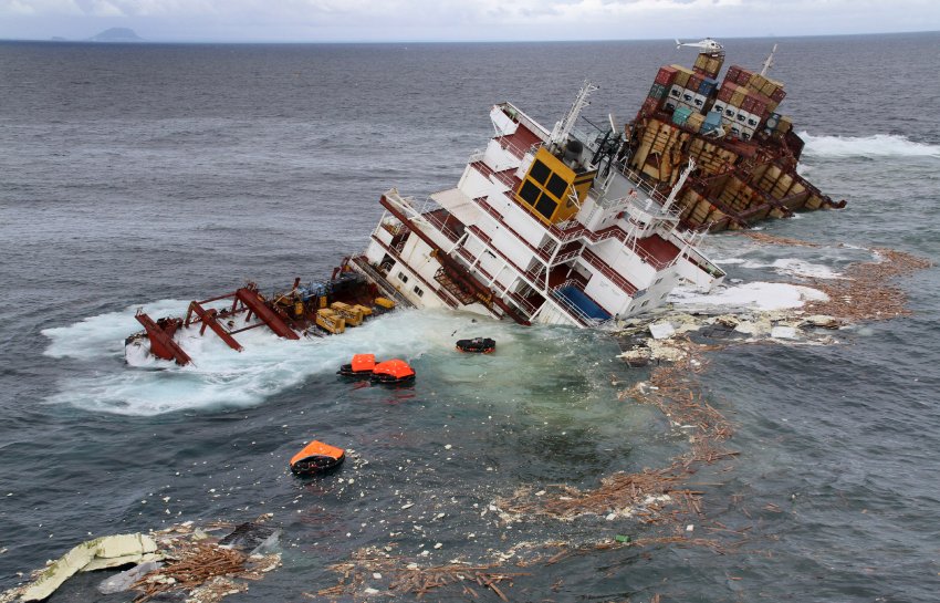 В Сиамском заливе затонуло судно, груженное контейнерами