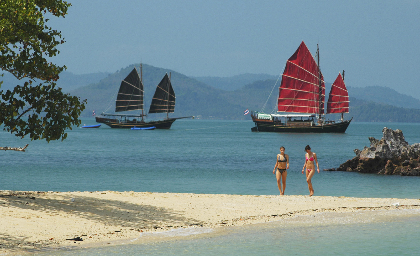 В заливе Пханг-Нга столкнулись 2 лодки с туристами