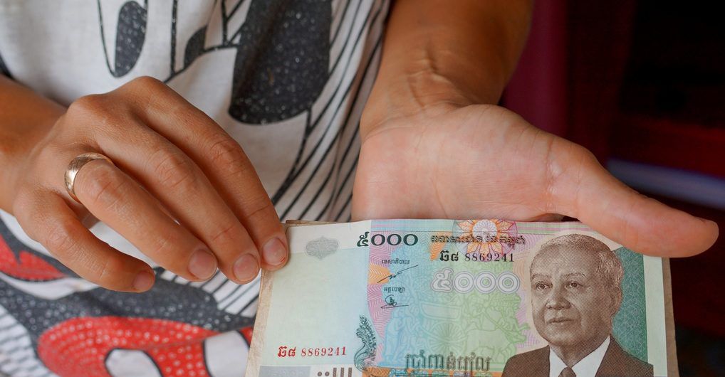 Какую валюту больше любят в Камбодже: доллары, риели или баты