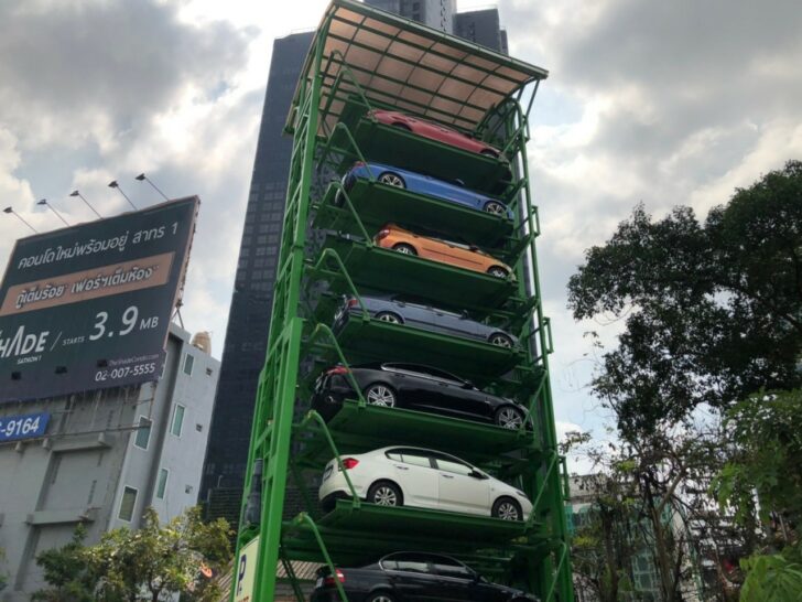 В Бангкоке появилась первая вертикальная парковка