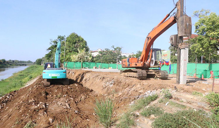 Власти Баттамбанга строят новую смотровую площадку к Водному фестивалю