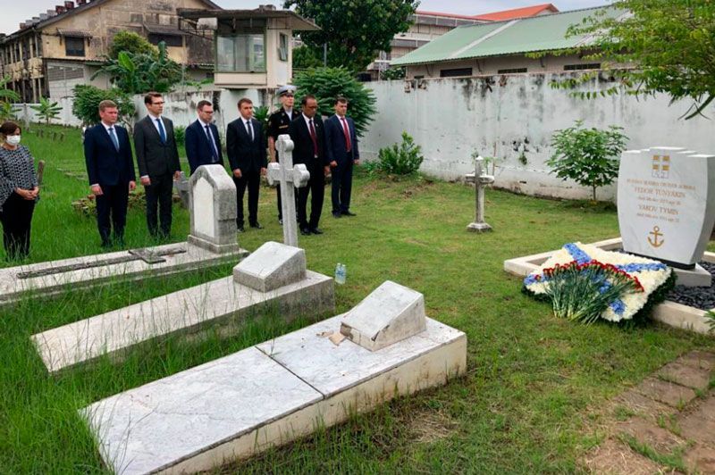 В Бангкоке по случаю Дня ВМФ возложили венок на могилу матросов крейсера «Аврора»