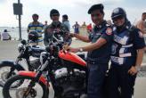 Туристическая полиция Паттайи заботится о безопасности участников парада на центральной Набережной города.