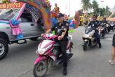 Туристическая полиция Паттайи заботится о безопасности участников парада на центральной Набережной города.