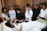 Yingluck Shinawatra visited the injured in Pattaya.