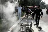 Мотоцикл самопроизвольно загорелся на улице Пхукет-Тауна