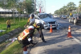 Четыре автомобиля столкнулись на шоссе в Таланге. Один человек погиб и еще двое были госпитализированы в результате аварии на Thepkassattri Rd. в понедельник 15 февраля.