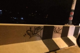 Полиция ищет вандалов, оставивших граффити в разных районах Пхукета. В настоящий момент известно, что граффити были оставлены на мосту Thepkrasattri, соединяющем Пхукет с материком, и на смотровой площадке у мыса Промтхеп