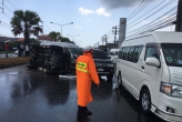 Пять автомобилей столкнулись на мокрой дороге. Долгожданный дождь, прошедший на Пхукете в субботу, 23 апреля, привел к крупной аварии на главном шоссе острова. В общей сложности в ДТП на Thepkrassattri Rd. оказались вовлечены пять автомобилей