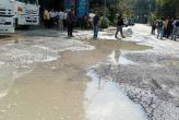 Грузовики-водовозы разбили улицу в районе храма Ват Чалонг  Мэр Чалонга временно закрыл движение по улице Luang Por Kluem Rd., ведущей к одному из озер позади храма Ват Чалонг