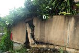 Шесть домов в районе Пхукет-Тауна повреждены оползнем  Сильные дожди размыли грунт в одном из поселков, расположенных рядом с Suan Luang Park, также известным как парк Рамы IX