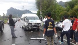 Авария в провинции Пханг-Нга. Водитель потерял контроль над минивэном, микроавтобус столкнулся с двумя другими транспортными средствами.   Один гражданин Таиланда погиб