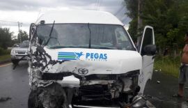 Авария в провинции Пханг-Нга. Водитель потерял контроль над минивэном, микроавтобус столкнулся с двумя другими транспортными средствами.   Один гражданин Таиланда погиб