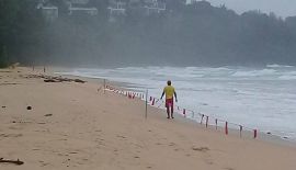 Утром 6 июня на пляжах Най-Янг и Найтон были установлены красные флаги, вдоль некоторых частей пляжной линии были натянуты веревки с флажками.