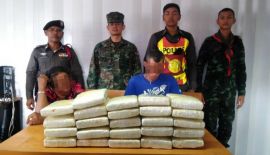 Полиция Пхукета при поддержке военных задержала наркокурьеров, пытавшихся ввезти на остров 23 кг марихуаны. Наркотики были обнаружены в автомобиле, остановленном для проверки на КПП Та-Чат-Чай. Перехваченный груз полиция оценила в полмиллиона бат