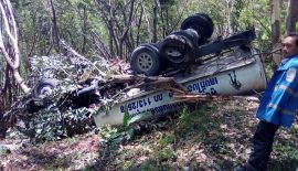 Грузовой автомобиль для доставки воды пробил ограждение на дороге Кату-Патонг и вылетел с проезжей части утром 22 марта
