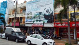 Правоохранительные органы провели рейд в магазине косметики Panda Beauty и изъяли поддельную косметическую продукцию на сумму в 5 млн бат.
