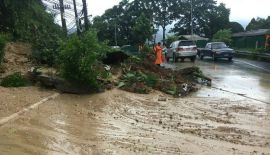 Сильные дожди спровоцировали ряд локальных наводнений на Пхукете и обвал грунта в Калиме