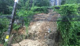 Сильные дожди спровоцировали ряд локальных наводнений на Пхукете и обвал грунта в Калиме