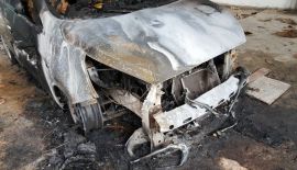 Жителя Пхукета разыскивают за поджог машины бывшей партнерши. Хозяйка машины заявила правоохранителям, что машину мог поджечь ее бывший партнер, с которым она рассталась