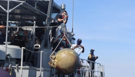 Специалисты ВМФ Таиланда  подняли со дна сферический объект, который оказался пустым топливным баком от космического аппарата или спутника