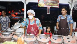 Фестиваль еды и музыки в Сапан-Хине