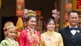 Губернатор Пхукета Сопхон Суваннарат и его супруга Буссади приняли участие в традиционных свадебных ритуалах в рамках 11-го Фестиваля китайских свадеб на Пхукете.