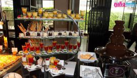 Шведский стол в отеле  Crowne Plaza Phuket Panwa Beach. Получите скидку 10% до 30 июня каждое воскресенье с 12:00 до 16:00 часов