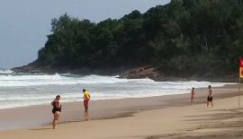 This morning bigwave and windy. The sun calling and come the tourist. Picture from Nai Thorn Beach