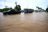 26 09 2012 flooded streets Virat Tweetie (later Royal) - Phuket