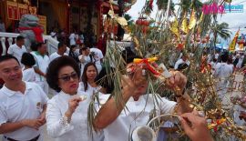 Фотоотчет: Пхукет поднимает золотые мачты Вегетарианского фестиваля