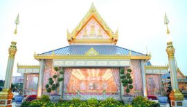 Воссоздание Небесного Сада в Санам Луанге. Королевский крематорий, символизирует гору Пхра Сумеру, священную гору богов в буддийской космологии, олицетворяя самые высокие тайские искусства и архитектуру