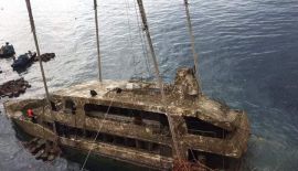 Затонувшую лодку подняли вблизи берегов Пхукета