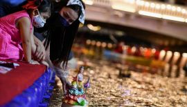 Жители Таиланда отметили ежегодный фестиваль света и воды