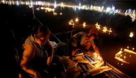 Жители Таиланда отметили ежегодный фестиваль света и воды