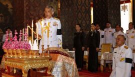 Его Величество король Таиланда Рама X совершил буддийскую церемонию в храме Боуорн Нивет Вихара честь начала трёхмесячного Великого буддийского поста в воскресенье 9 июля