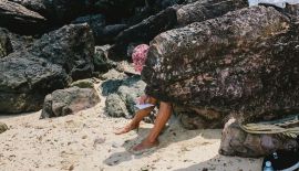 Британский фотограф Ларри Хэллегуа провел несколько дней на городском пляже Паттайи и сделал серию снимков «без прикрас»