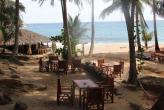 Офицеры ВМФ Таиланда осуществили рейд на пляж Nui Beach на острове Пхукет 22 мая, после жалоб местных жителей что ‘мафиози’ незаконно занял землю и взимает деньги с посетителей пляжа