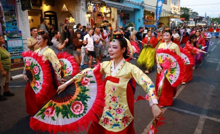 Четвертый ежегодный фестиваль культуры китайских переселенцев баба-ньонья (перанакан) прошел на Пхукете в выходные 3-5 апреля.